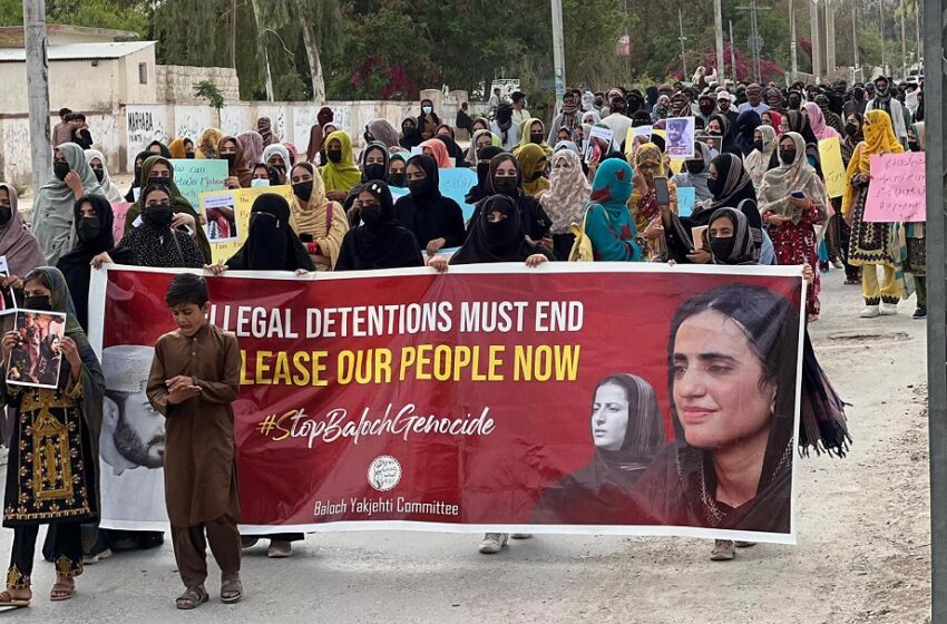 نازک جمہوریہ: پاکستان میں فوجی حکمرانی، مذہبی انتہا پسندی، اور جمہوریت کا بحران